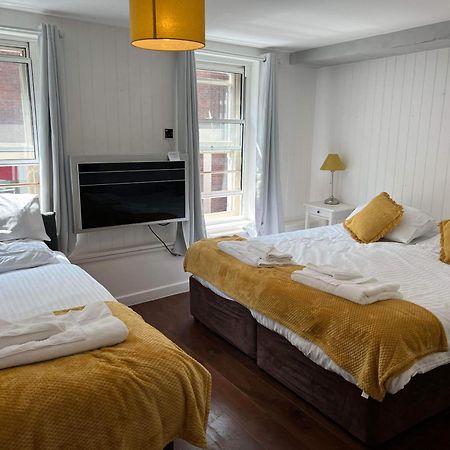 Wheatsheaf Hotel 뉴포트 외부 사진