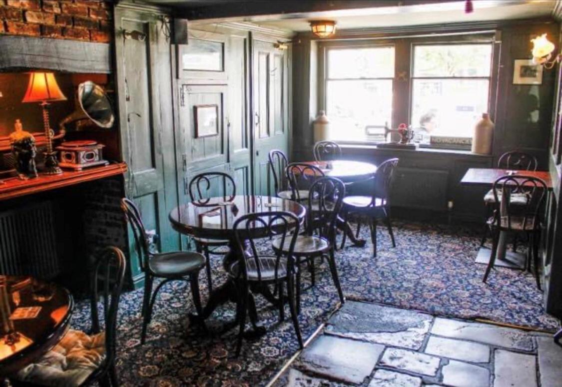 Wheatsheaf Hotel 뉴포트 외부 사진