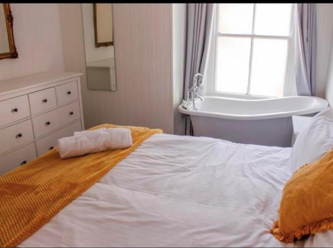 Wheatsheaf Hotel 뉴포트 외부 사진