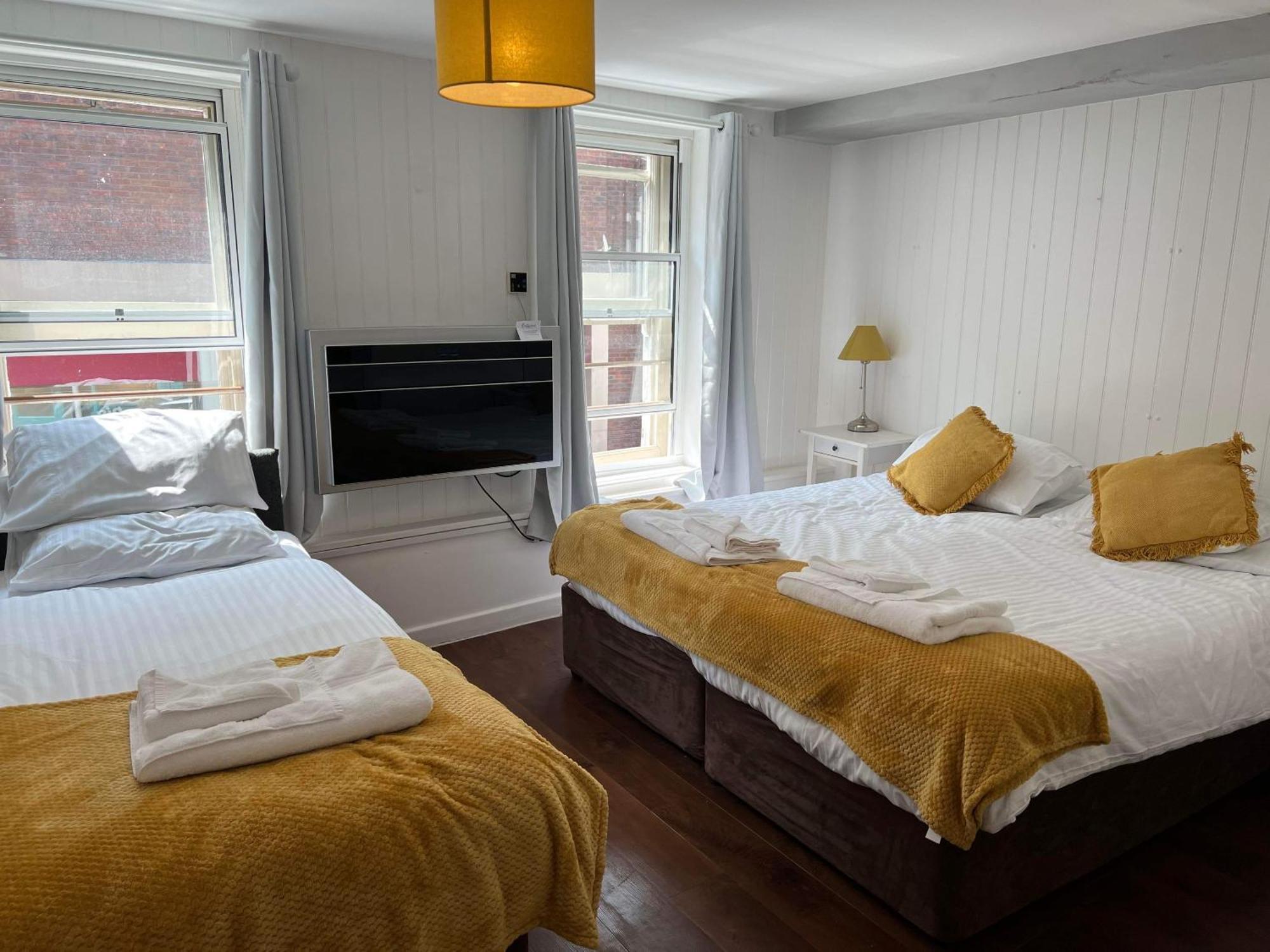 Wheatsheaf Hotel 뉴포트 외부 사진