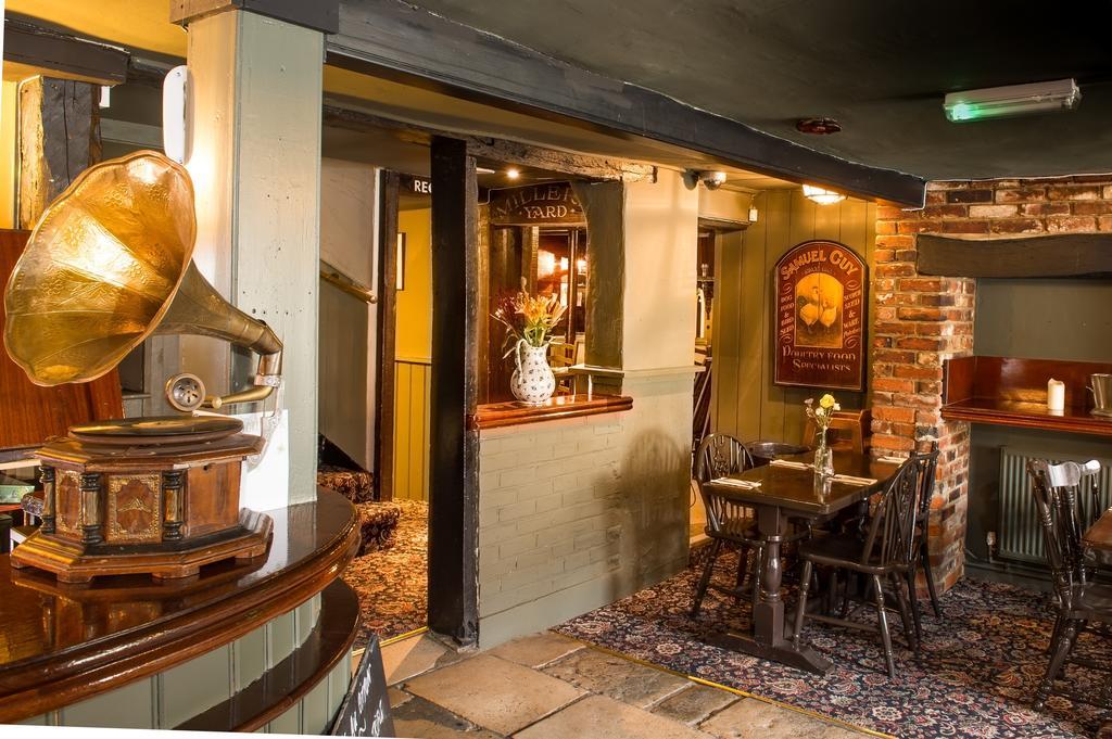 Wheatsheaf Hotel 뉴포트 외부 사진