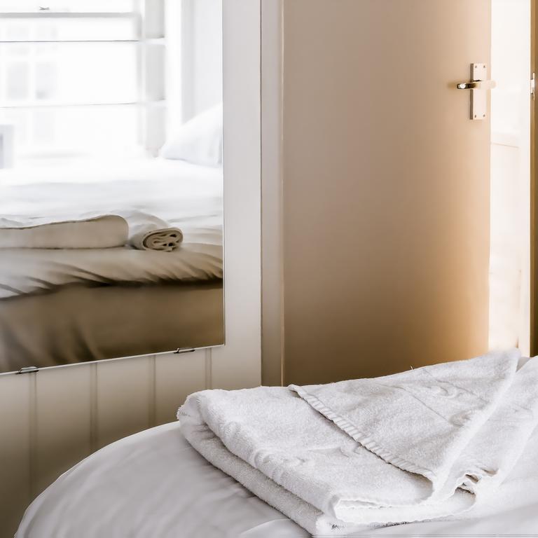 Wheatsheaf Hotel 뉴포트 외부 사진